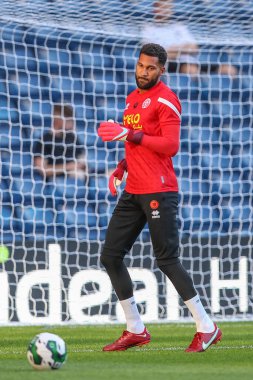 Wes Foderingham #18 of Sheffield United warms up ahead of kick off