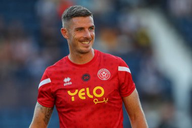Ciaran Clark #26 of Sheffield United warms up ahead of kick off