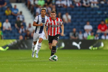 John Fleck #4 of Sheffield United runs with the ball