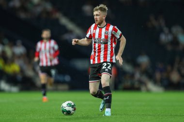 Tommy Doyle #22 of Sheffield United runs with the ball