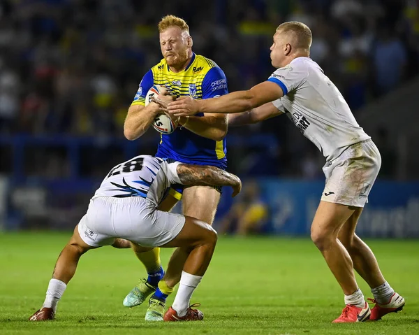 Joe Bullock Warrington Wolves Tackled Nathan Peats Toulouse Olympique — 스톡 사진