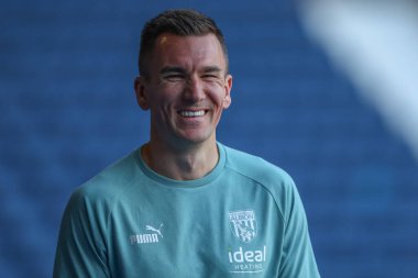 Jed Wallace #17 of West Bromwich Albion arrives at the game prior to kick off