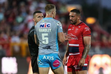 Referee Jack Smith speaks to Ash Handley #5 of Leeds Rhinos and Elliot Minchella #17 of Hull KR  