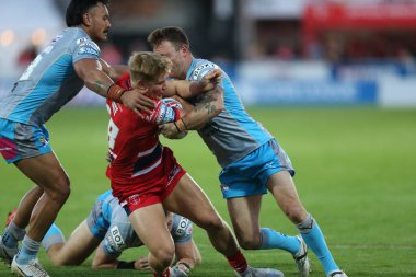 Will Tate #28 of Hull KR is tackled by Richie Myler #16 of Leeds Rhinos 