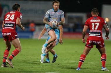 Blake Austin #6 of Leeds Rhinos looks for a way through the Hull KR defence