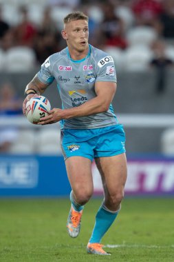 Mikolaj Oledzki #8 of Leeds Rhinos runs with the ball during the game 