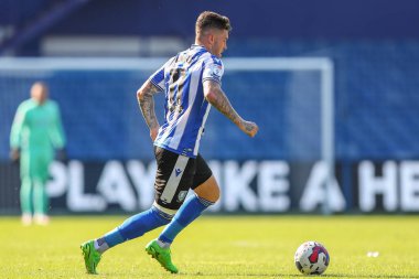 Josh Windass #11 of Sheffield Wednesday runs with the ball