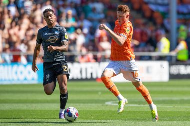 Sonny Carey #16 of Blackpool makes a break with the ball