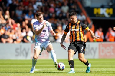 Ozan Tufan #7 of Hull City and KennyMcLean #23 of Norwich City  