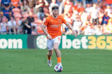 Josh Bowler #11 of Blackpool makes a break with the ball