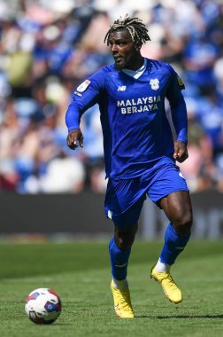 Todd Cantwell #14 of Norwich City and Tobias Figueiredo #6 of Hull City challenge for the ball   