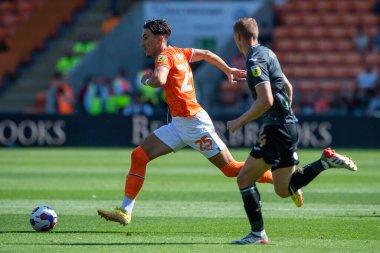Theo Corbeanu #25 of Blackpool makes a break with the ball