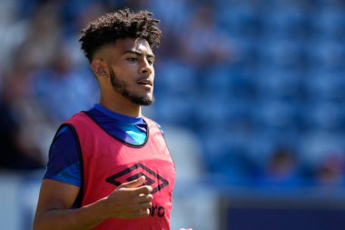 Kaine Kesler-Hayden #15 of Huddersfield Town warms up before the game