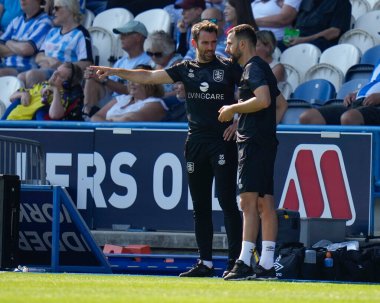Danny Schofield manager of Huddersfield Town discusses tactics with his assistant