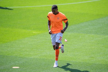 Marvin Ekpiteta #21 of Blackpool during the pre-game warmup