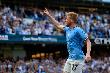Kevin De Bruyne #17 of Manchester City celebrates scoring to make it 2-0