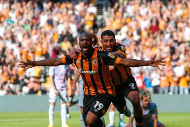 scar Estupin #19 of Hull City  Celebrates scoring a goal to make it 2-1 