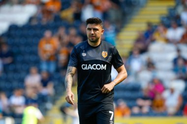 Ozan Tufan #7 of Hull City warms up before the game
