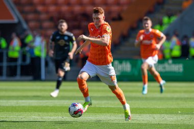 Sonny Carey #16 of Blackpool makes a break with the ball