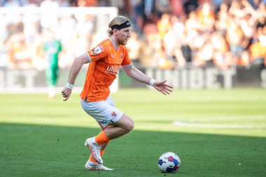 Josh Bowler #11 of Blackpool makes a break with the ball