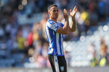 Lee Gregory #9 of Sheffield Wednesday applauds the home fans after their 1-0 win
