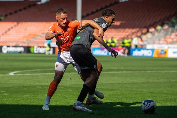 Jerry Yates Blackpool Ben Cabango Swansea City Battle Ball — Foto Stock