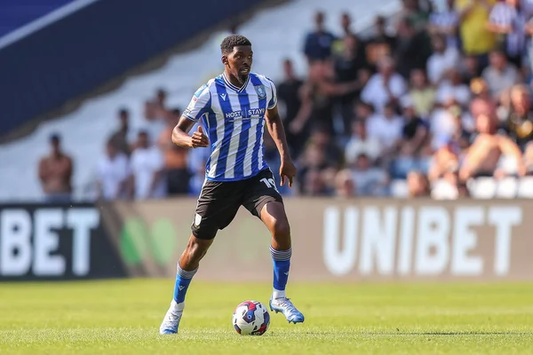 Tyreeq Bakinson #19 of Sheffield Wednesday runs with the ball