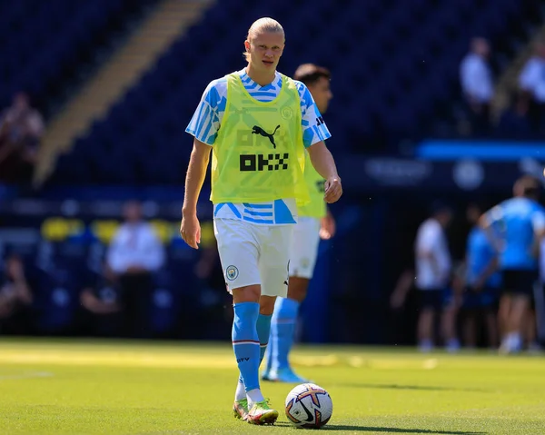 Erling Haaland #9 of Manchester City warms up for the game
