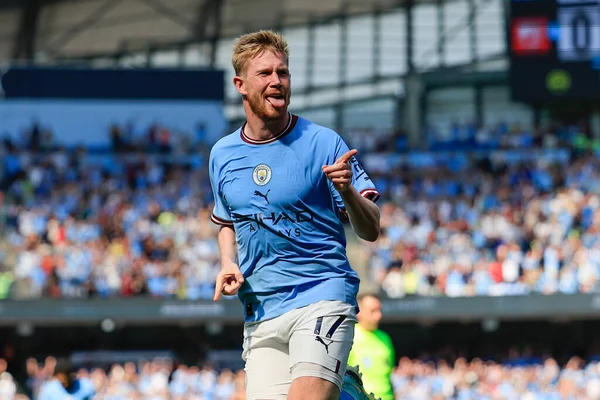 Kevin De Bruyne #17 of Manchester City celebrates scoring to make it 2-0