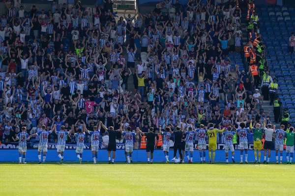 Huddersfield Town Players Celebrate Win Fans — Stockfoto