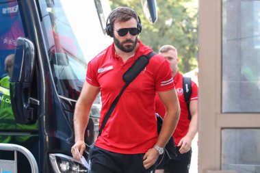 Alex Walmsley #8 of St Helens arrives at the MKM Stadium