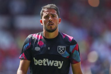 Pablo Fornals #8 of West Ham United during the warm up