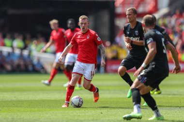 Lewis O'Brien #14 of Nottingham Forest runs with the ball