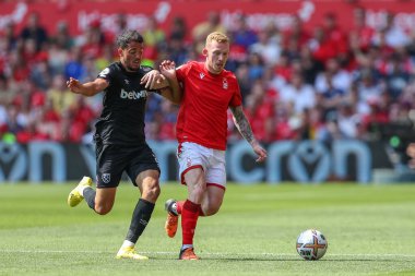 Lewis O'Brien #14 of Nottingham Forest and Pablo Fornals #8 of West Ham United battle for the ball