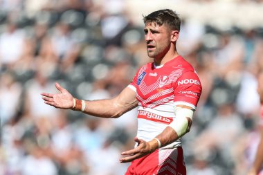 Tommy Makinson #2 of St Helens reacts to a referee decision