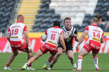 Brad Fash #17 of Hull FC runs into a wall of St Helens defenders