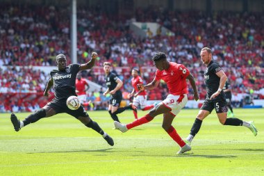 Taiwo Awoniyi #9 of Nottingham Forest has a shot at goal