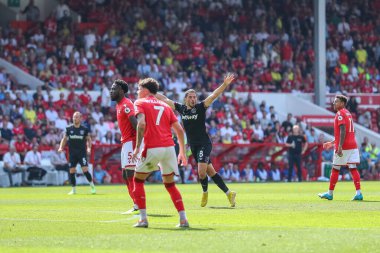 Pablo Fornals #8 of West Ham United thinks he has scored but referee Robert Jones doesnt give it  