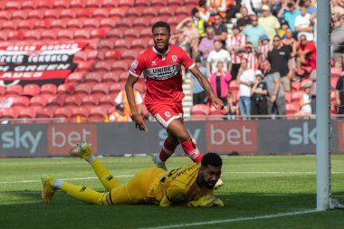 Chuba Akpom #29 of Middlesbrough heads the ball at goal and scores to make it 2-2 late in the second half 