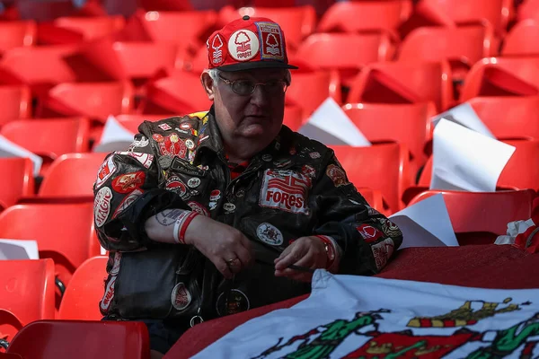 Nottingham Forest Fan Arrives Game Prior Kick — ストック写真