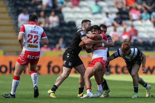 James Bell Helens Tackled Jake Connor Smith Hull — Stockfoto