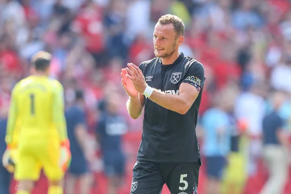 Vladimr Coufal West Ham United Applauds Travelling Fans Full Time — Stok fotoğraf