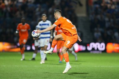 Jerry Yates #9 of Blackpool  controls the ball 