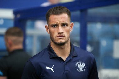Jerry Yates #9 of Blackpool arrives at the stadium 