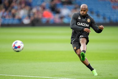Oscar Estupin #19 of Hull City warms up before the game