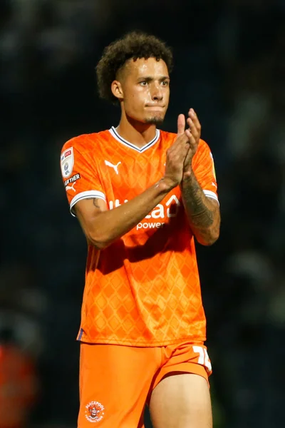 Rhys Williams Blackpool Claps Fans Final Whistle — Foto Stock