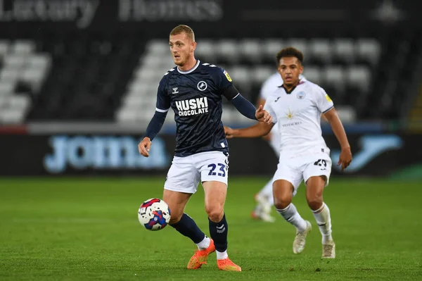 George Saville Millwall Pressure Matthew Sorinola Swansea City — Foto de Stock