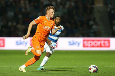 Sonny Carey #16 of Blackpool on the ball
