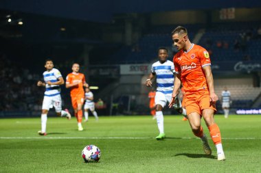 Jerry Yates #9 of Blackpool on the attack 
