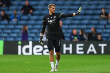 Alex Palmer #24 of West Bromwich Albion warms up ahead of kick off
